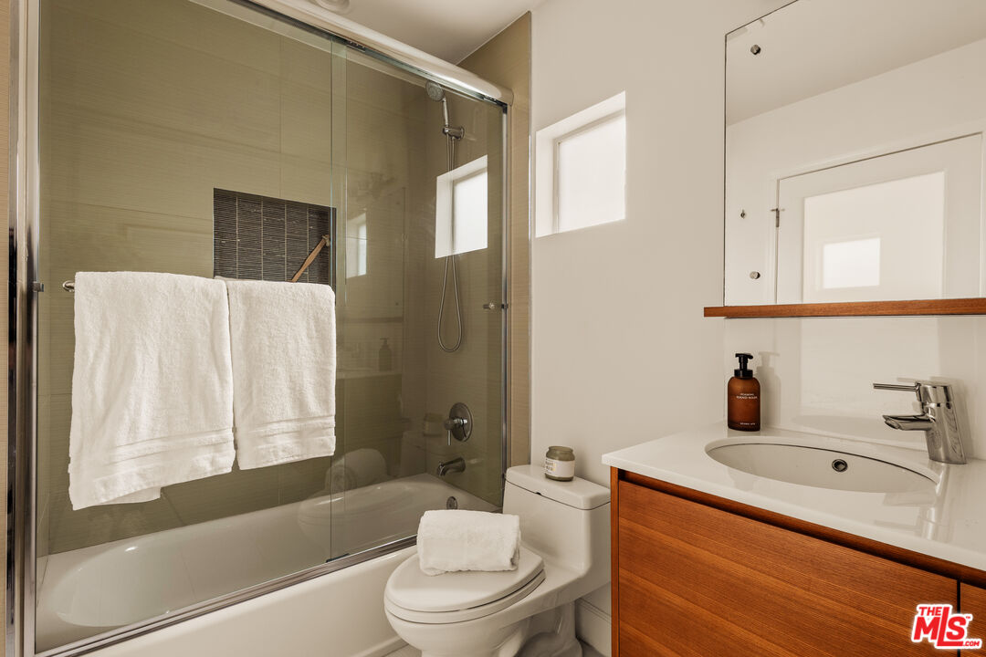 6644 Vista Del Mar Playa del Rey, CA 90293 - Photo 18 of 25