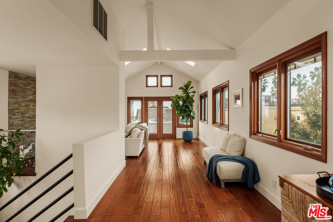 6644 Vista Del Mar Playa del Rey, CA 90293 - Photo 3 of 25