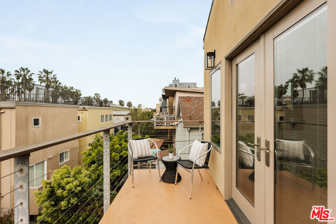 6644 Vista Del Mar Playa del Rey, CA 90293 - Photo 6 of 25