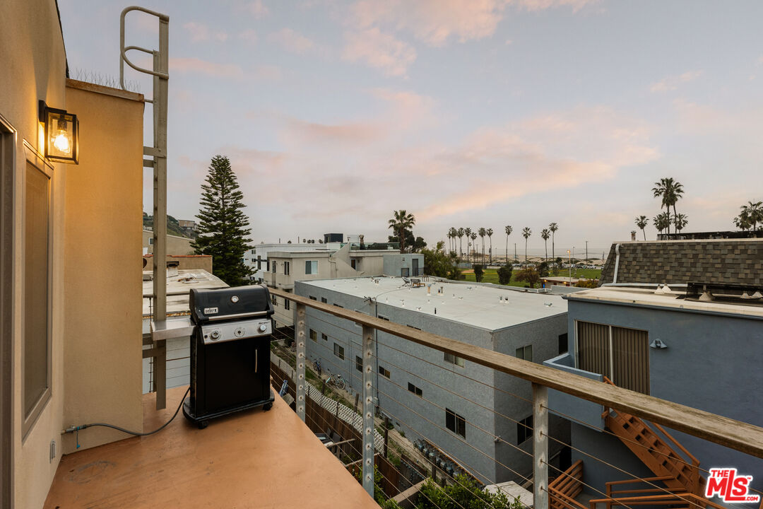 6644 Vista Del Mar Playa del Rey, CA 90293 - Photo 7 of 25