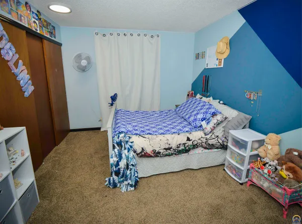 $189,900 | 2213 West 22nd Avenue, Emporia, KS 66801