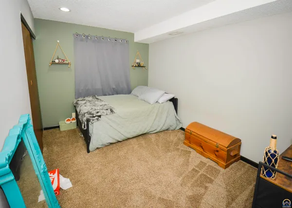 $189,900 | 2213 West 22nd Avenue, Emporia, KS 66801