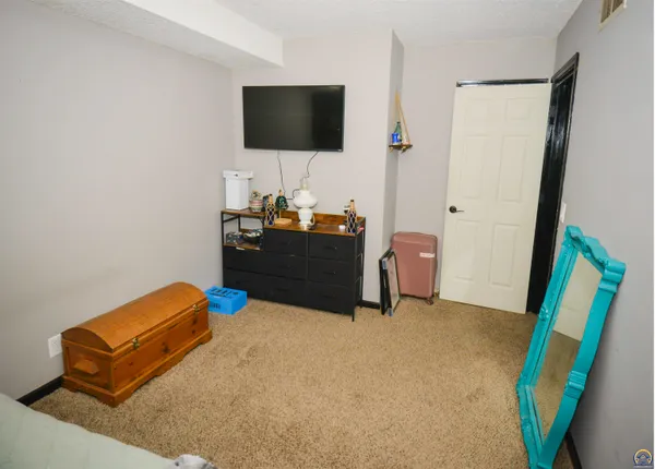 $189,900 | 2213 West 22nd Avenue, Emporia, KS 66801