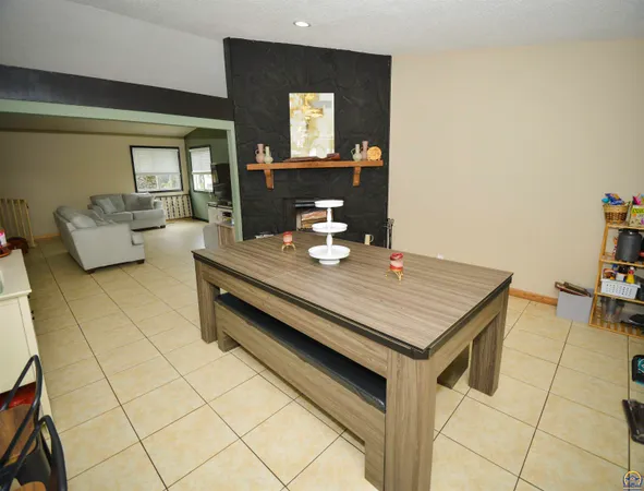 $189,900 | 2213 West 22nd Avenue, Emporia, KS 66801