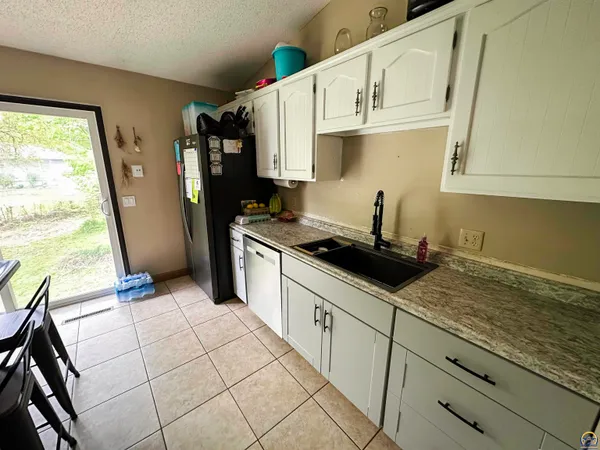 $189,900 | 2213 West 22nd Avenue, Emporia, KS 66801