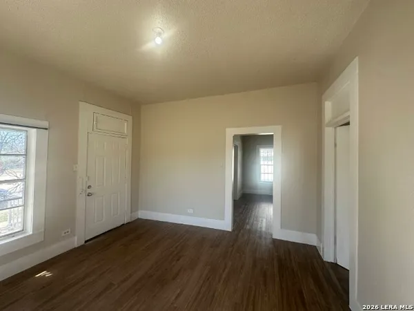 $1,100 | 1209 El Paso Street, San Antonio, TX 78207