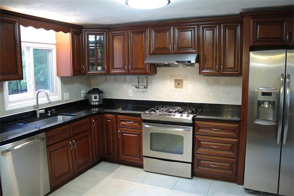 65 Hollytree Road Stoughton, MA 02072 - Photo 3 of 30 Gallery Image 3
