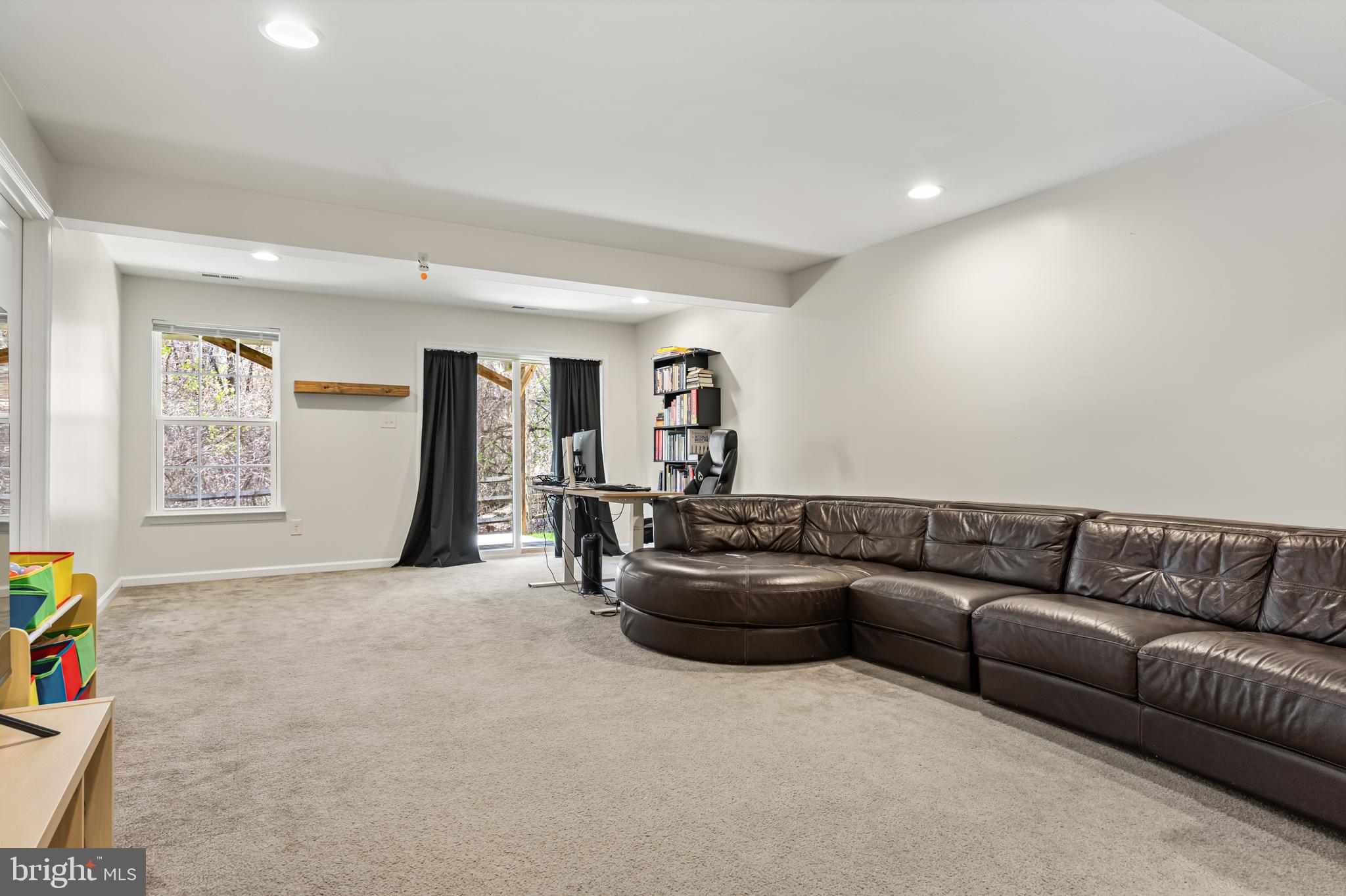 41 Franklin Circle Somerdale, NJ 08083 - Photo 22 of 26 a living room with furniture and a couch