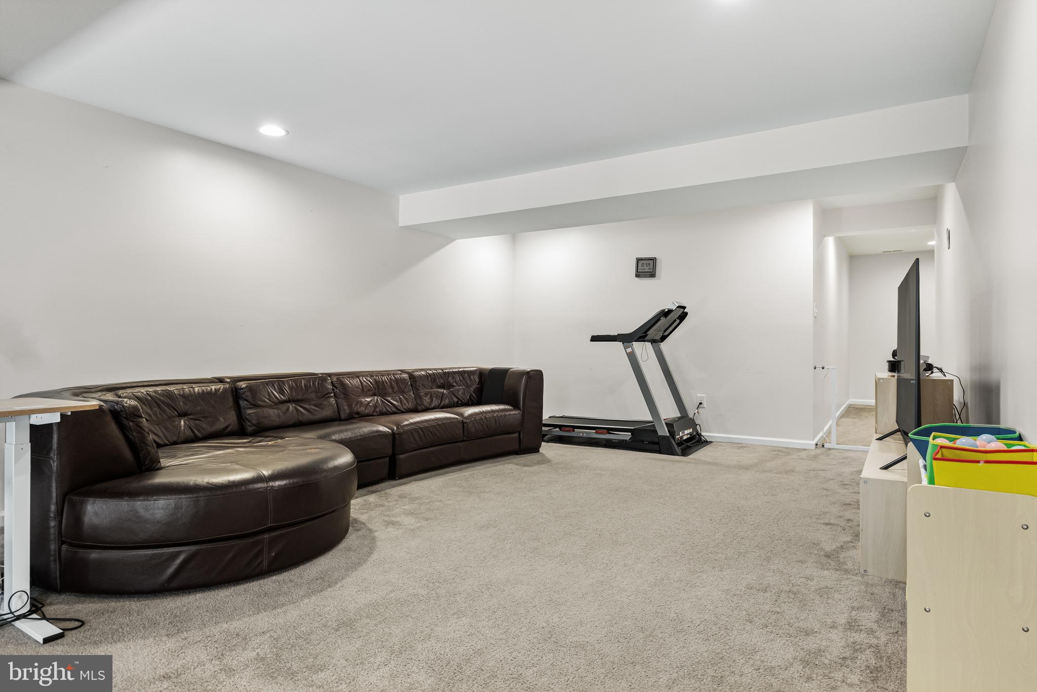 41 Franklin Circle Somerdale, NJ 08083 - Photo 23 of 26 a living room with furniture