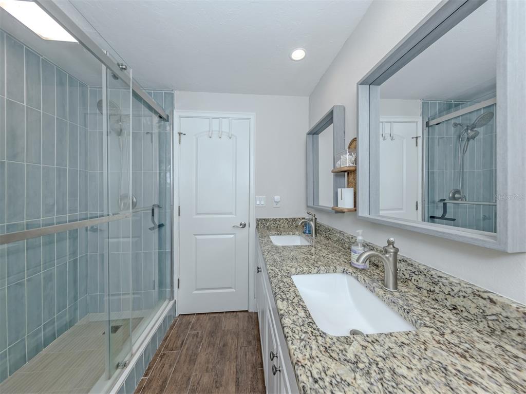 381 Falkland Road Venice, FL 34293 - Photo 13 of 41