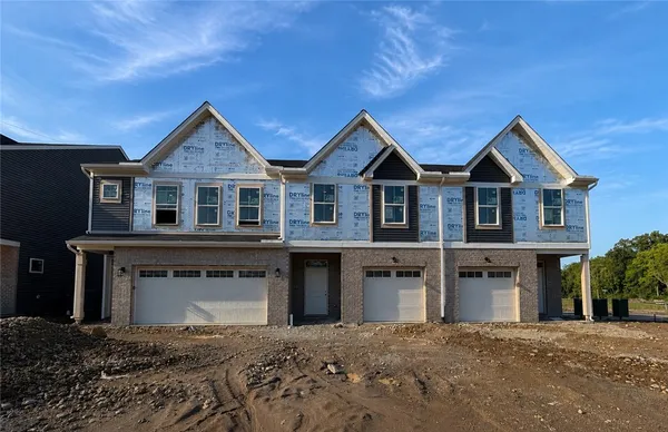 $268,000 | 2761 Frst Hvn Drive, Unit 42, Middletown, OH 45044