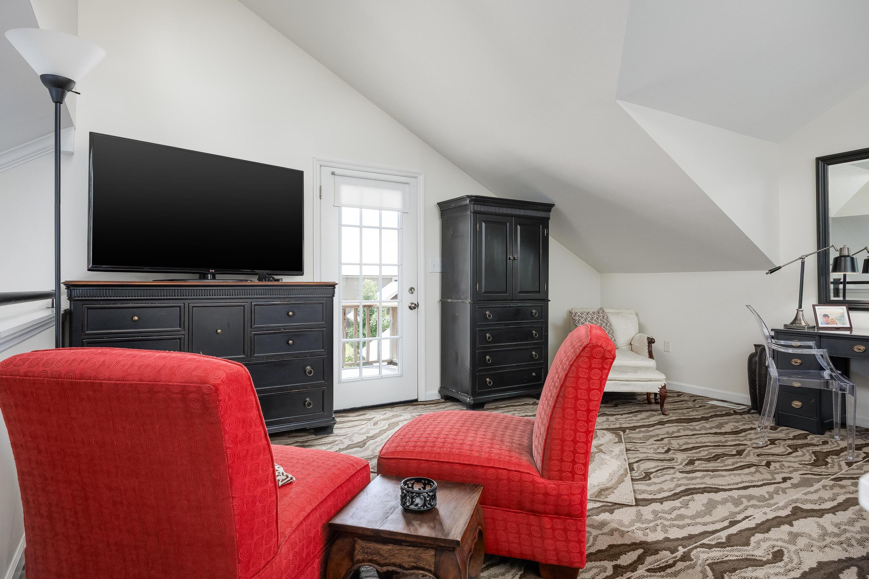 8223 Snow Hill Road Ooltewah, TN 37363 - Photo 15 of 62 Sitting area