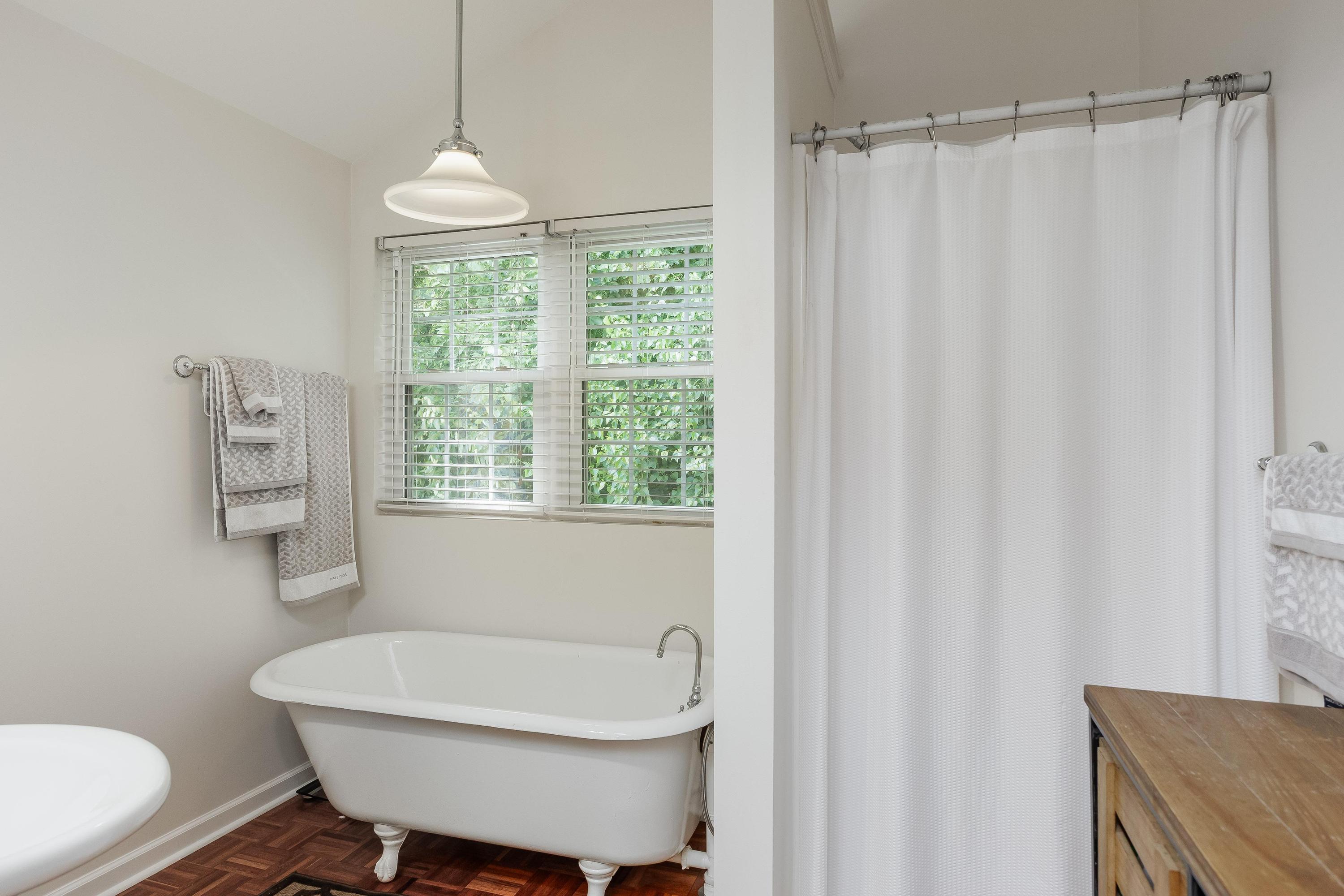 8223 Snow Hill Road Ooltewah, TN 37363 - Photo 18 of 62 Primary bath