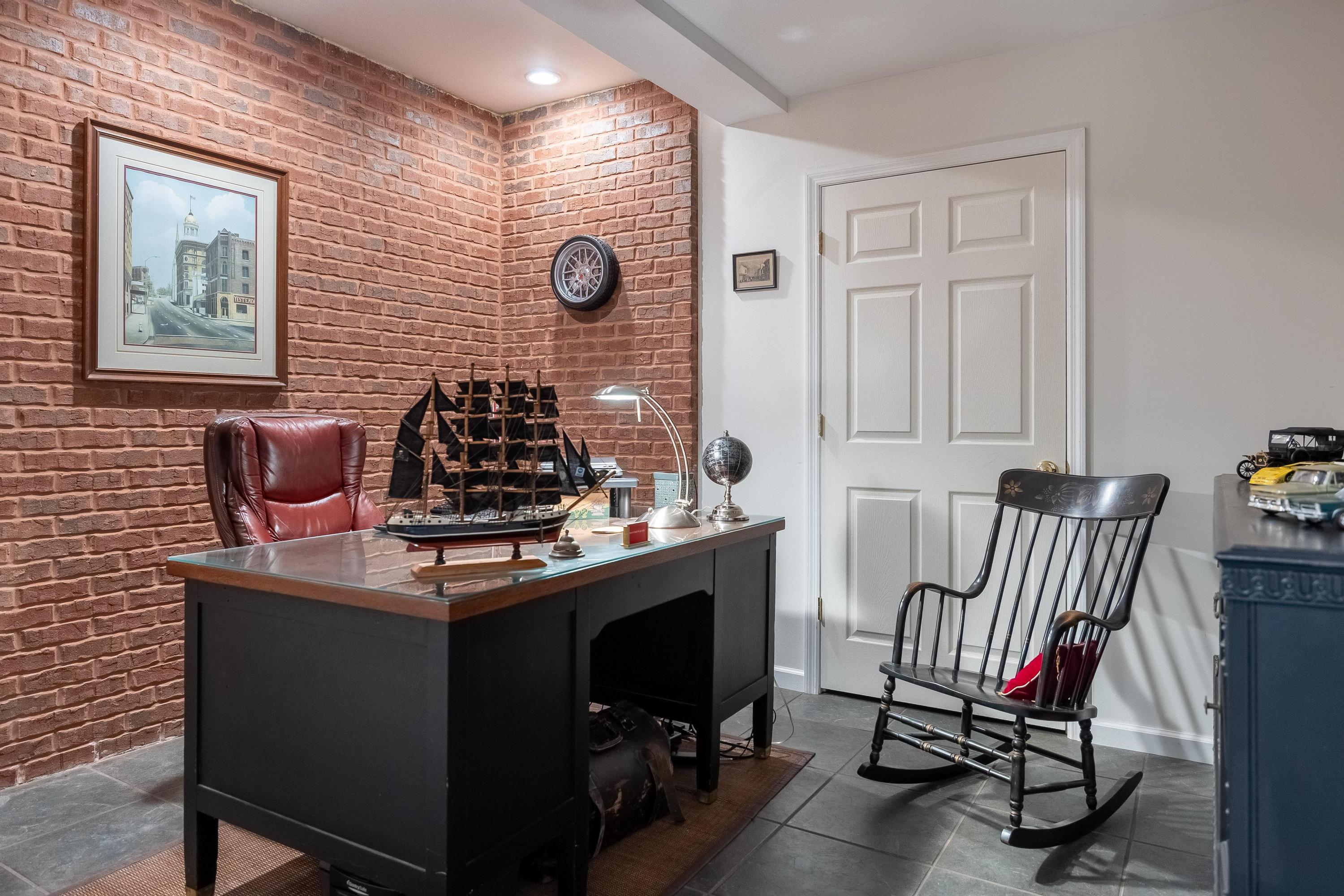 8223 Snow Hill Road Ooltewah, TN 37363 - Photo 24 of 62 Office