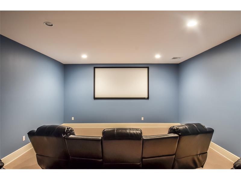 527 Middlesex Road Darien, CT 06820 - Photo 17 of 25 a room with a couch