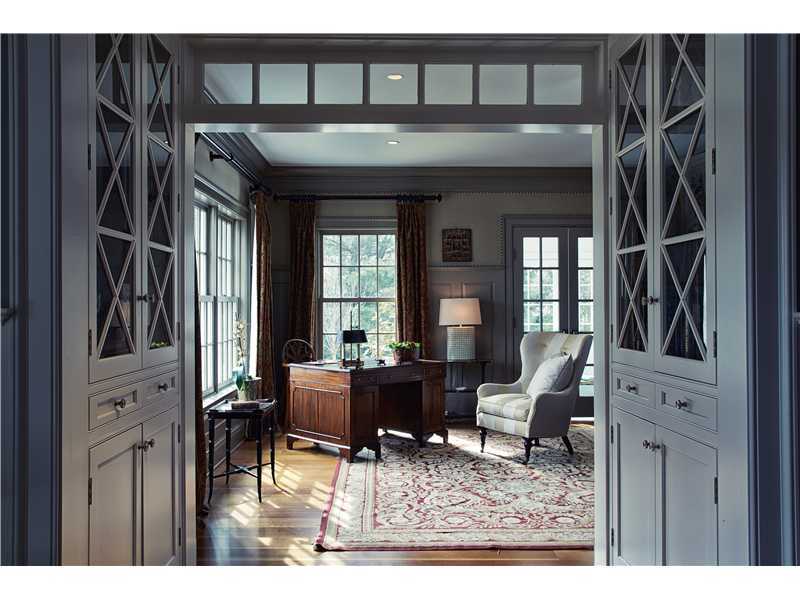 527 Middlesex Road Darien, CT 06820 - Photo 5 of 25 a living room with furniture