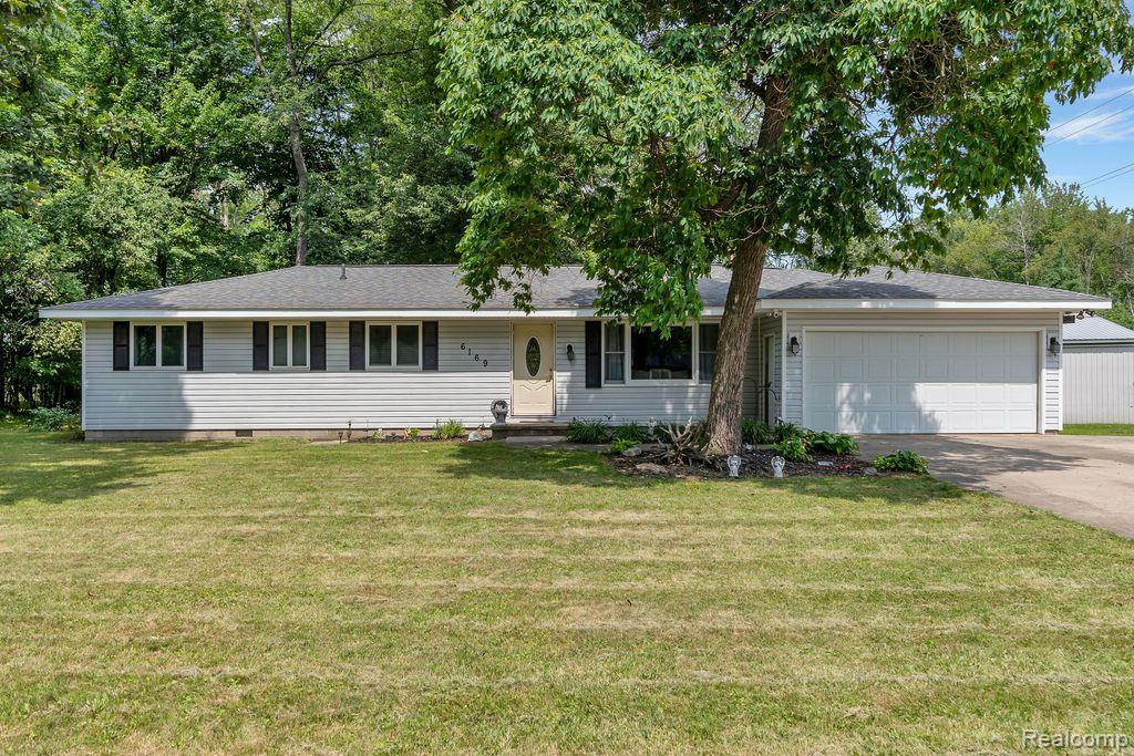 6169 Jade Road Bridgeport, MI 48722 - Photo 1 of 31