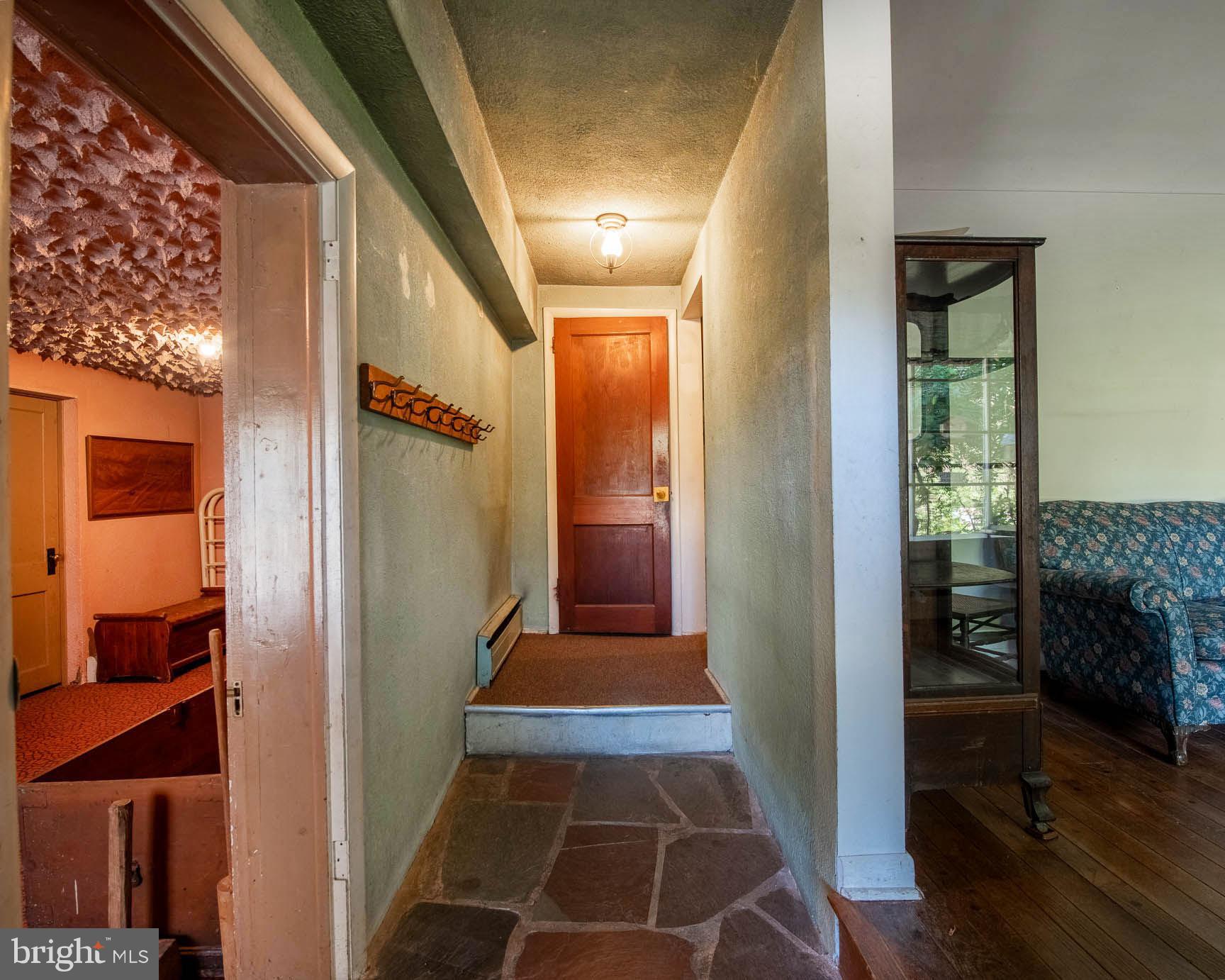 1822 Detweiler Road Pottstown, PA 19464 - Photo 14 of 61 Entry Hall