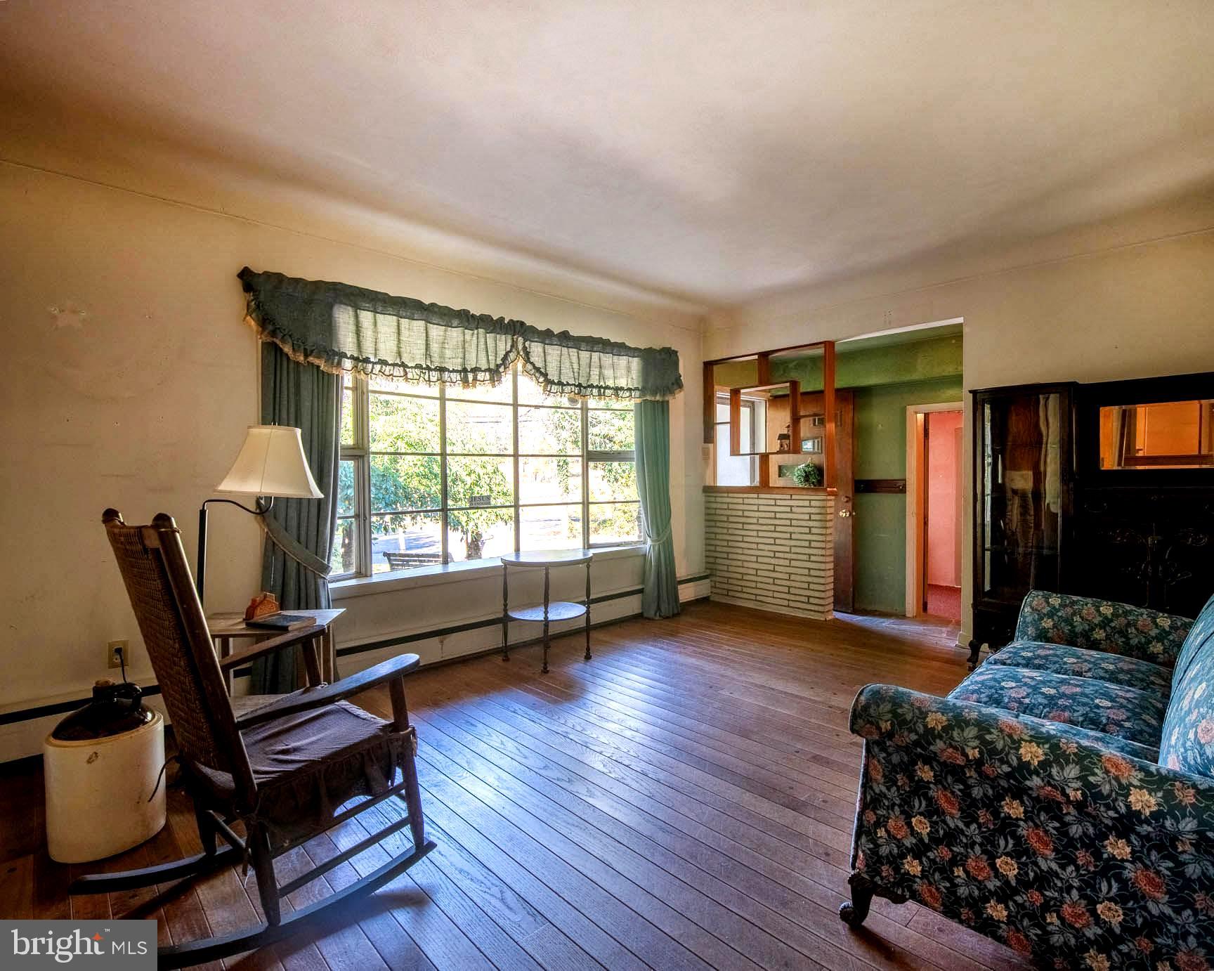 1822 Detweiler Road Pottstown, PA 19464 - Photo 16 of 61 Living Room