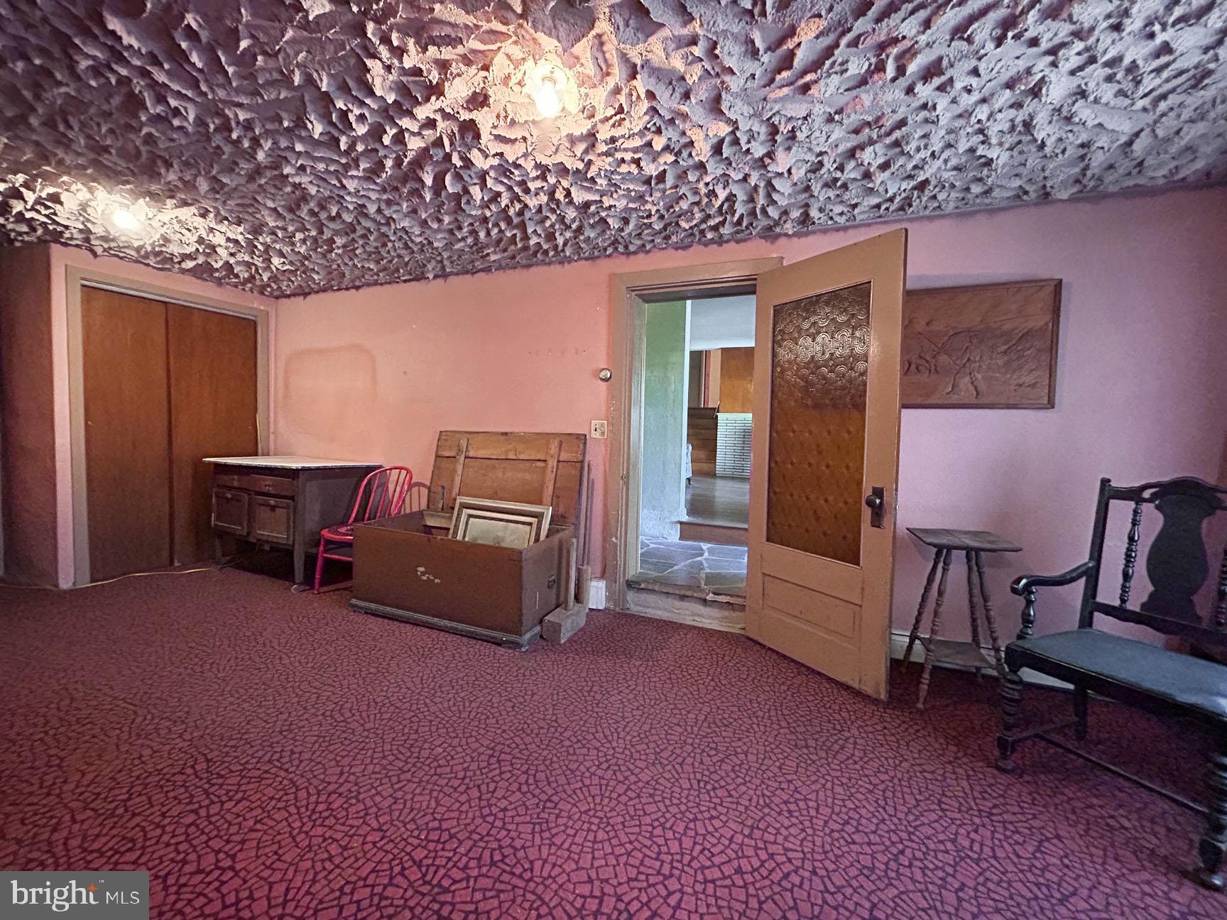 1822 Detweiler Road Pottstown, PA 19464 - Photo 17 of 61 Sitting Room
