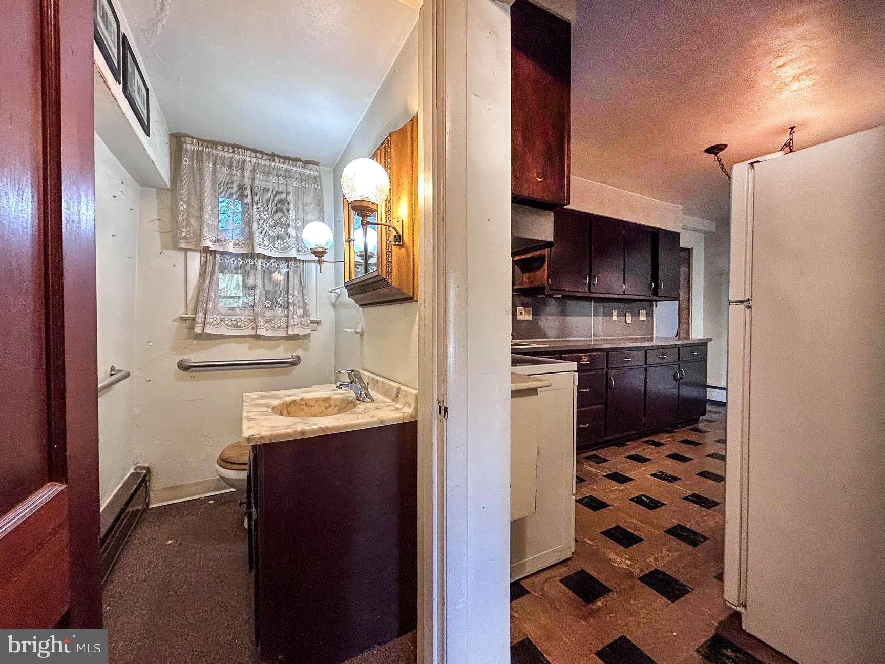 1822 Detweiler Road Pottstown, PA 19464 - Photo 23 of 61 Powder Room