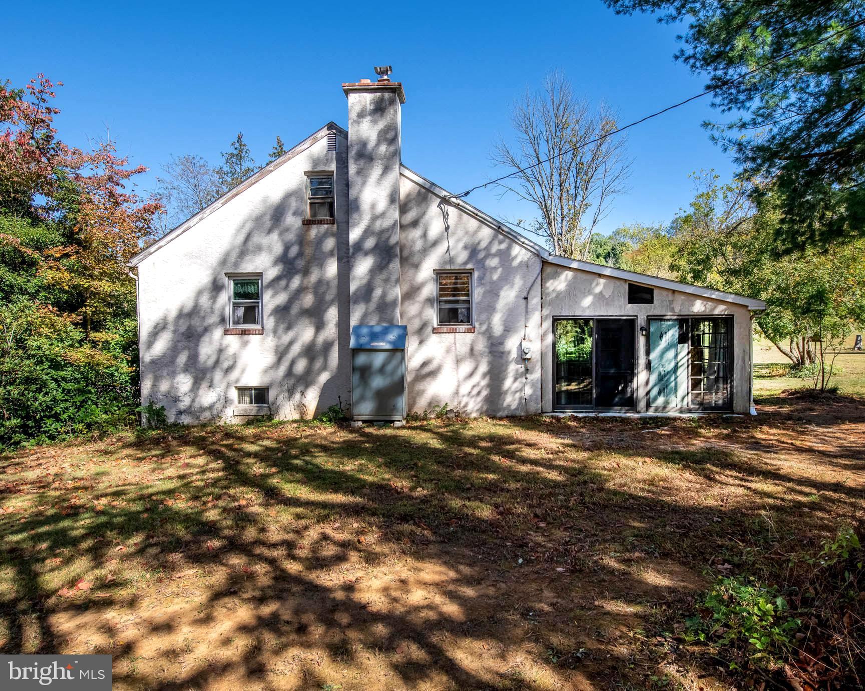 1822 Detweiler Road Pottstown, PA 19464 - Photo 4 of 61 Right side