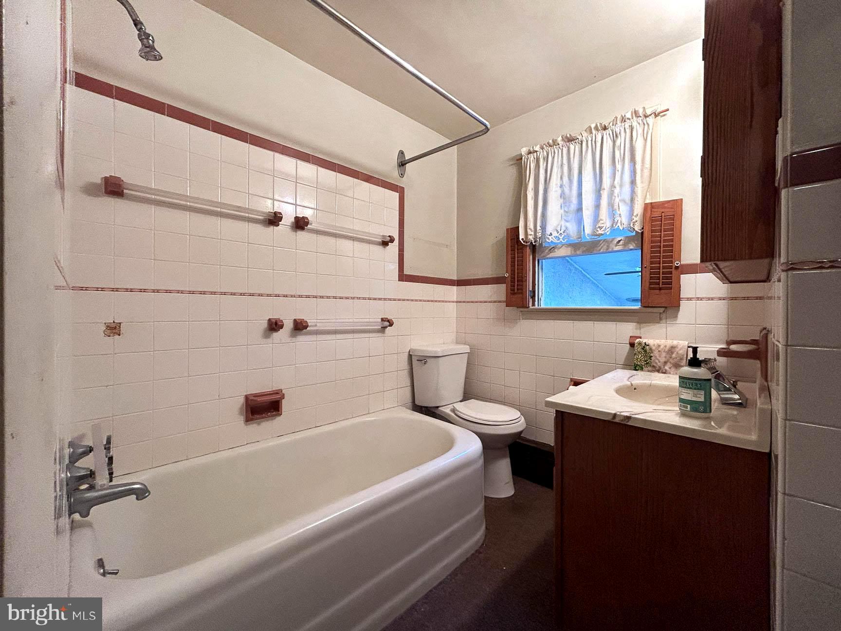 1822 Detweiler Road Pottstown, PA 19464 - Photo 41 of 61 Main Bathroom