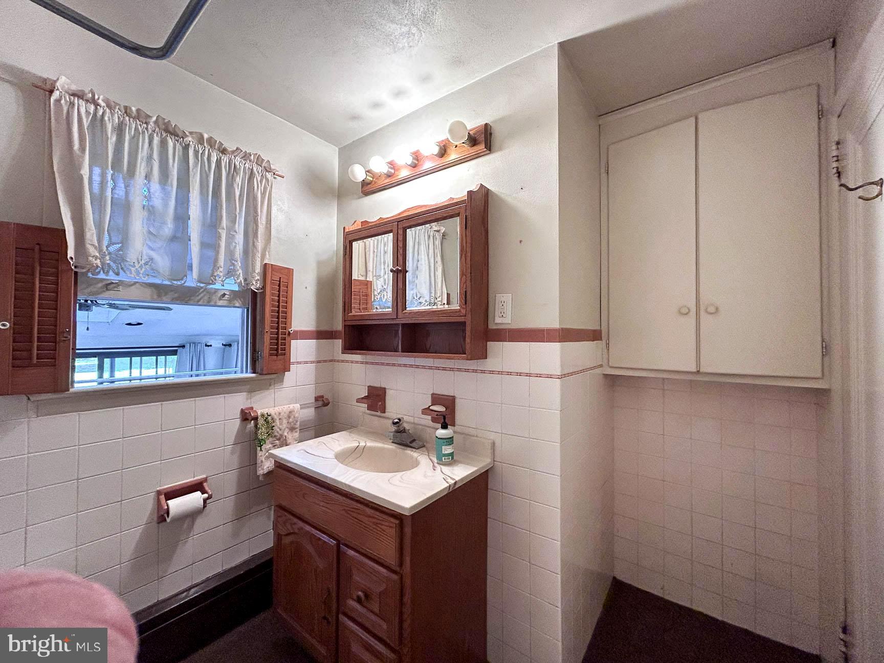 1822 Detweiler Road Pottstown, PA 19464 - Photo 42 of 61 Main Bath