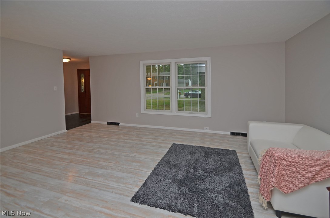 28527 Knickerbocker Road Bay Village, OH 44140 - Photo 10 of 32 Gallery Image 10