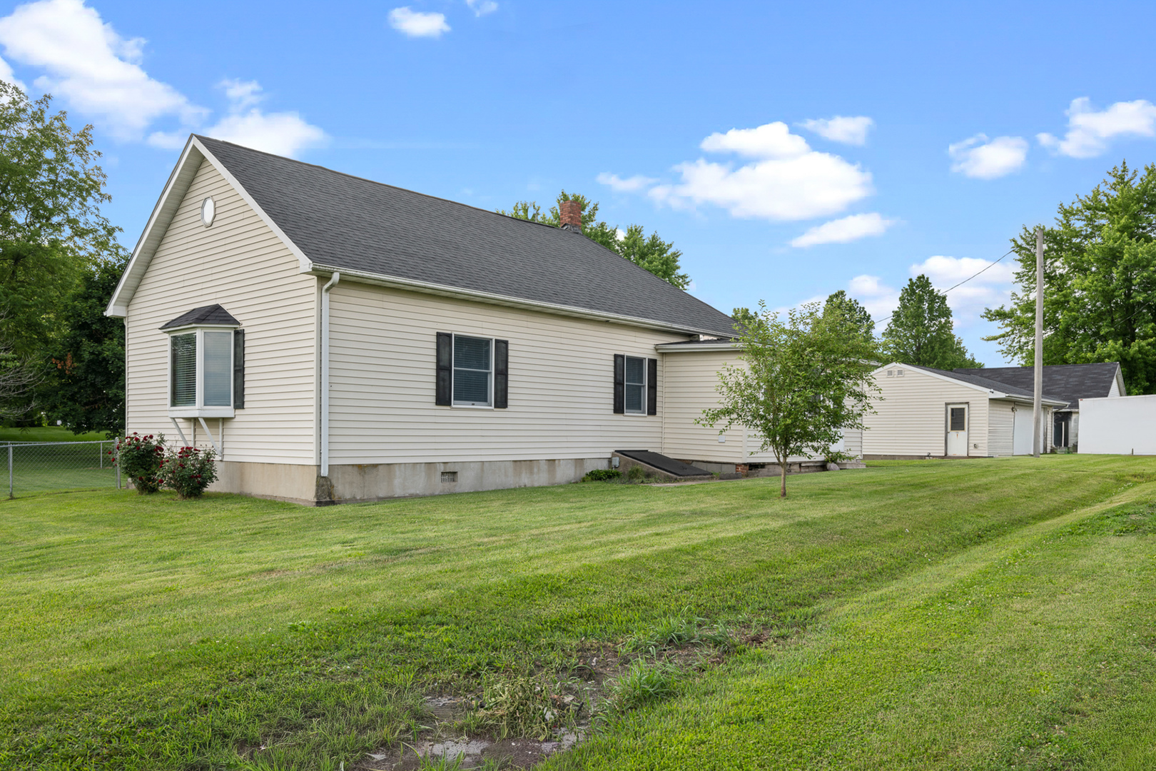 406 234th Street Aledo, IL 61231 - Photo 1 of 30