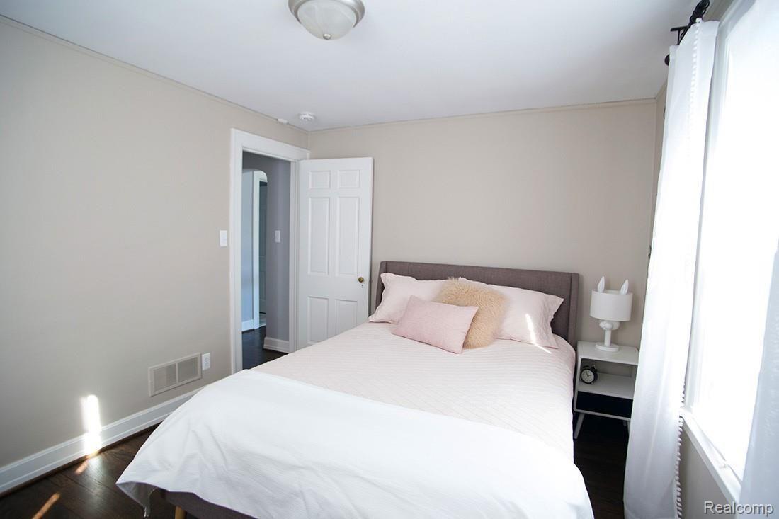 860 Lincoln Road Grosse Pointe, MI 48230 - Photo 20 of 26 18.jpg