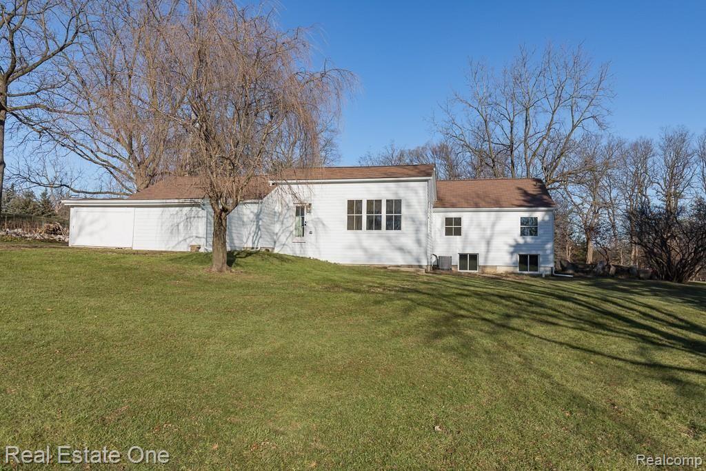 1801 Silver Bell Road Rochester, MI 48306 - Photo 3 of 42 Silverbell