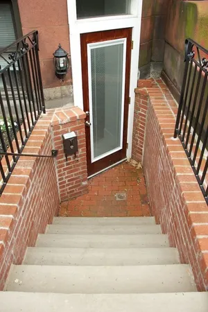 $4,295 | 1089 Beacon Street, Unit 1, Brookline, MA 02446
