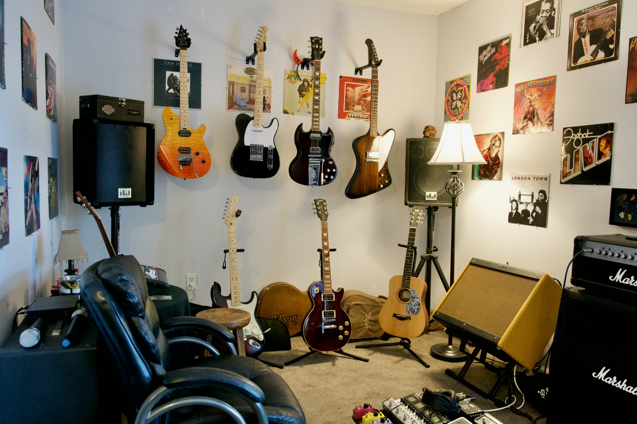 3203 Austin Bottom Road Baxter, TN 38544 - Photo 32 of 41 a room with gym equipment and a flat screen tv