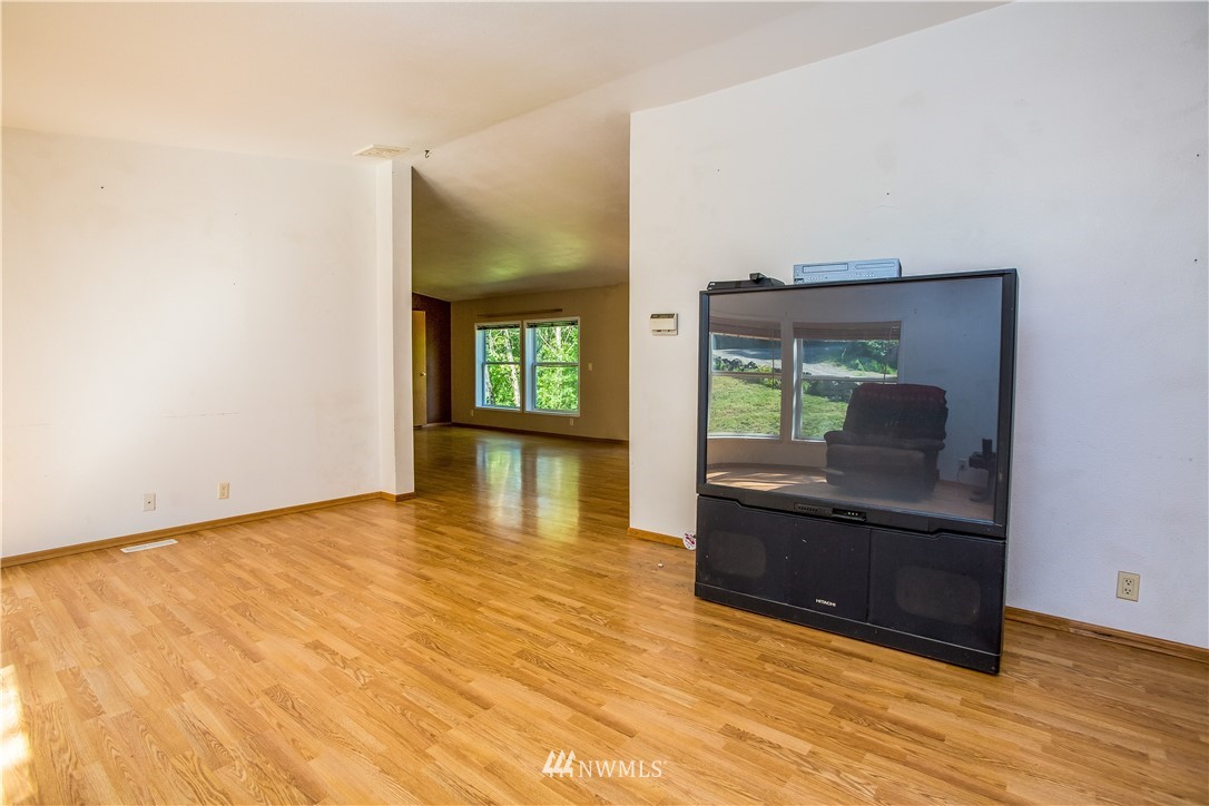 135 Tatonka Road Kelso, WA 98626 - Photo 3 of 23 Gallery Image 3