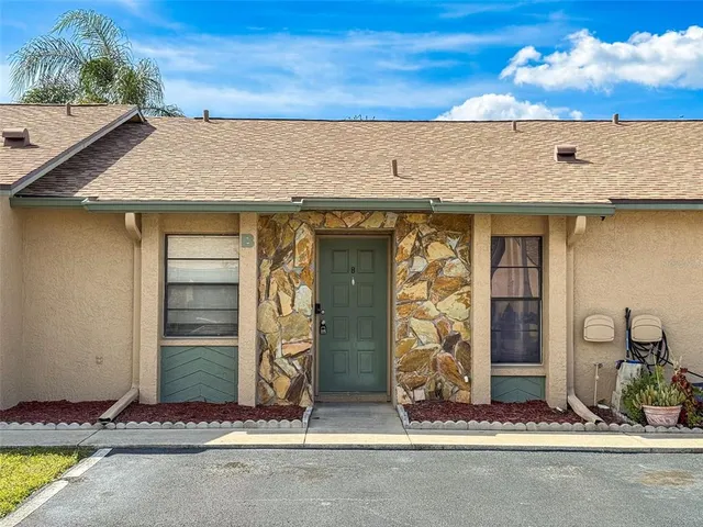 a view of entrance with the wall
