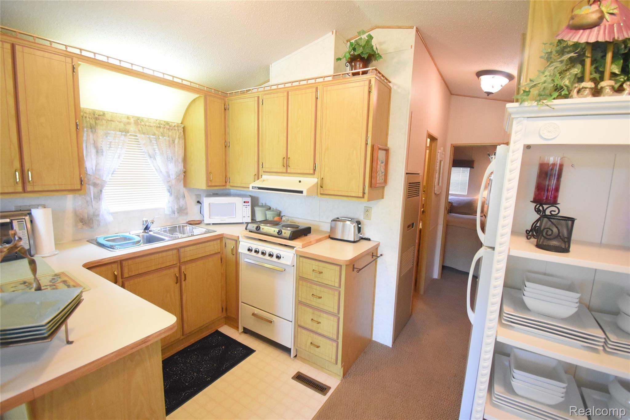 10001 Goodall Road, Unit 334 Durand, MI 48429 - Photo 12 of 26 15.JPG
