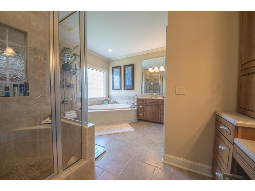 212 Willows Ridge Court Johnson City, TN 37601 - Photo 26 of 36 Large master bath