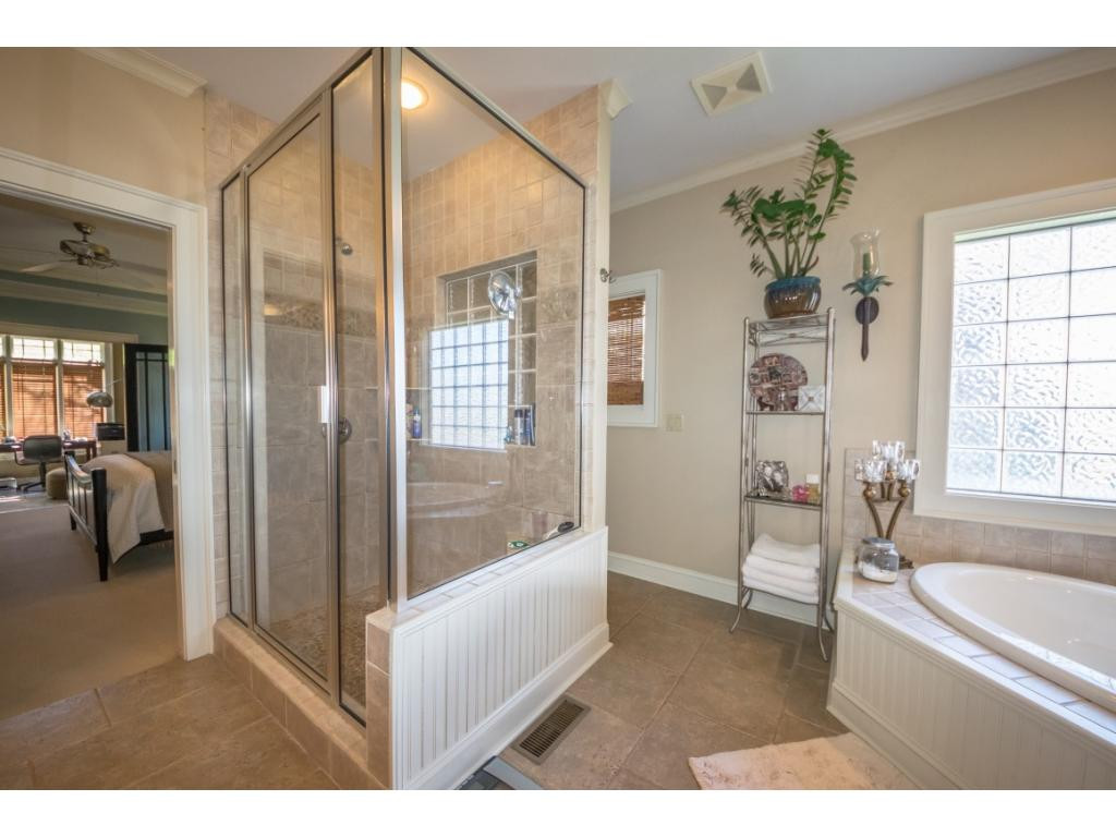 212 Willows Ridge Court Johnson City, TN 37601 - Photo 27 of 36 Large soaking tub