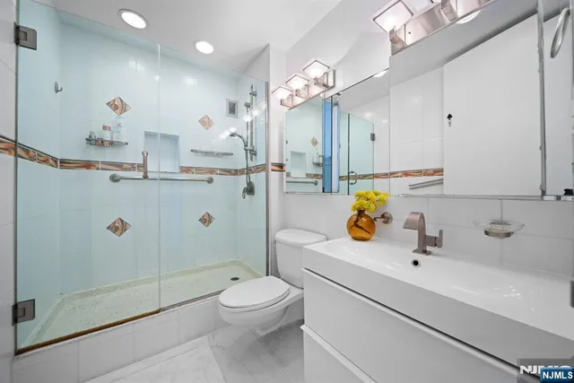 $6,300 | 7002 Boulevard East, Unit PH 43A, Guttenberg, NJ 07093