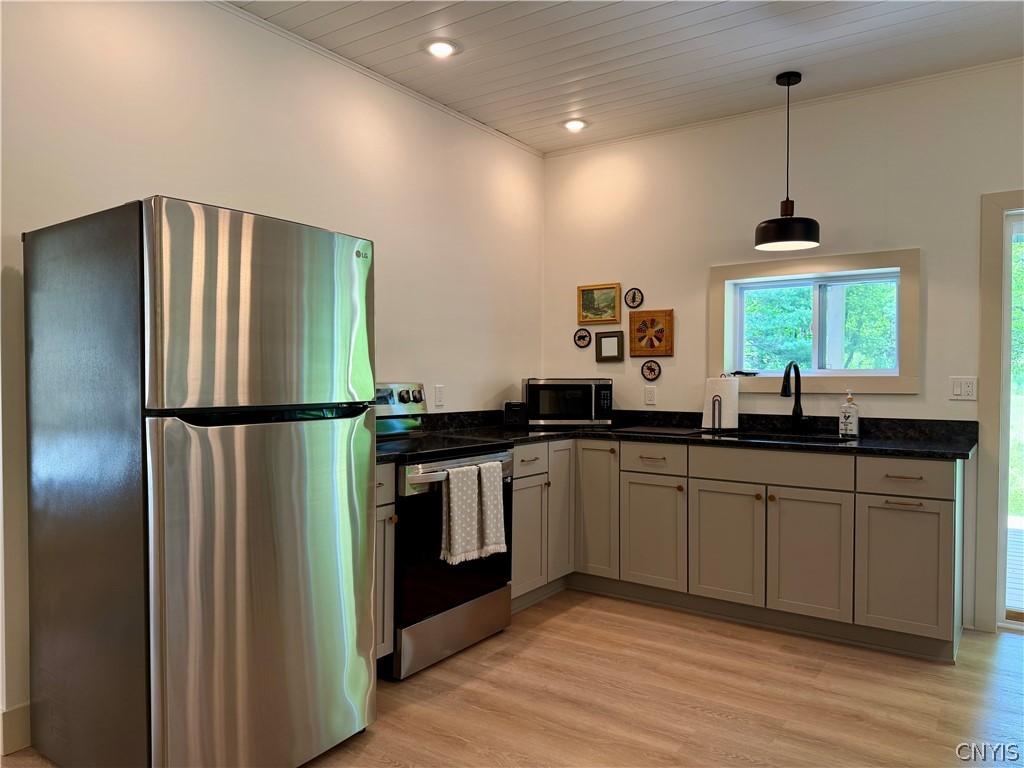 7940 Mile Square Road Harrisburg, NY 13626 - Photo 9 of 50 SS Appliances