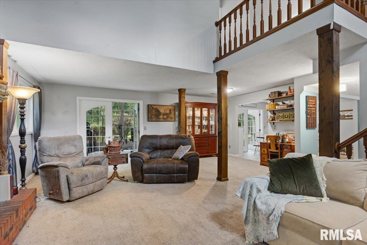 11 Rock Road Chatham, IL 62629 - Photo 4 of 40