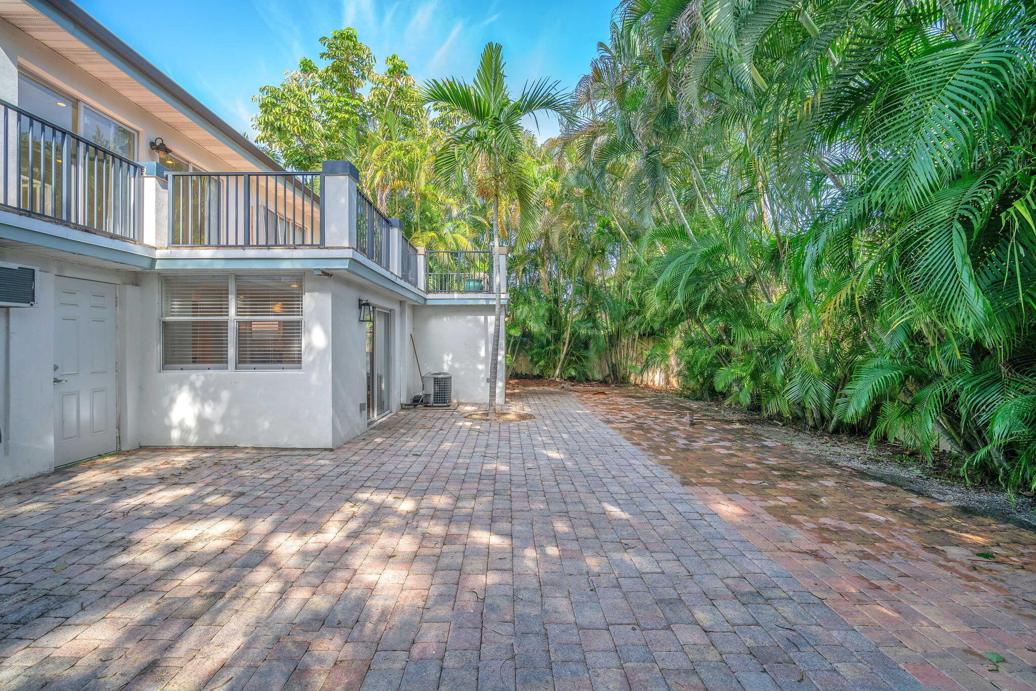 144 Northwest 4th Avenue Boca Raton, FL 33432 - Photo 34 of 35 a view of backyard of house with green space