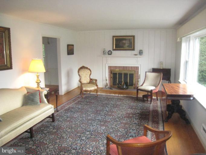 702 Stags Head Road Towson, MD 21286 - Photo 20 of 30 Living Room