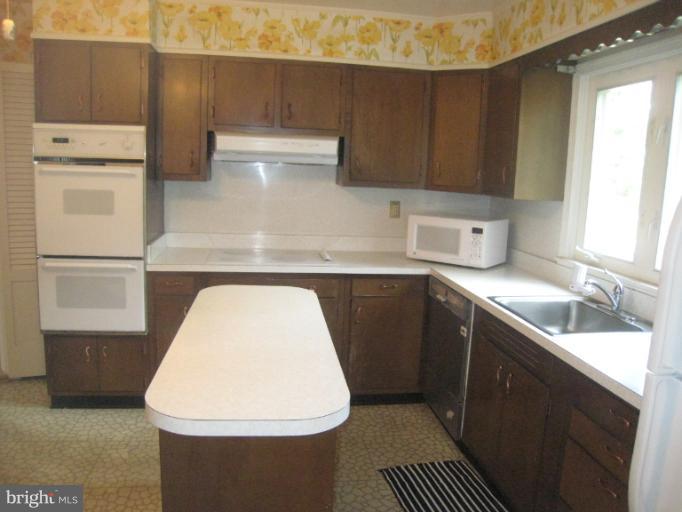 702 Stags Head Road Towson, MD 21286 - Photo 21 of 30 Kitchen