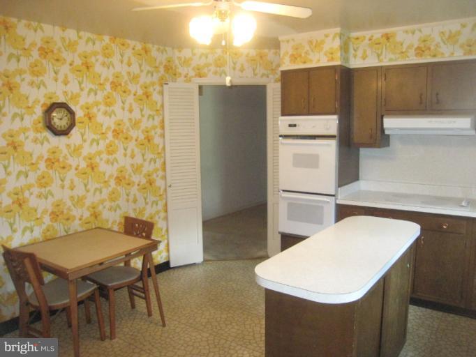 702 Stags Head Road Towson, MD 21286 - Photo 4 of 30 Kitchen