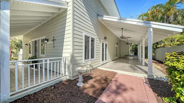 $2,195,000 | 1695 Hyde Park Street, Sarasota, FL 34239