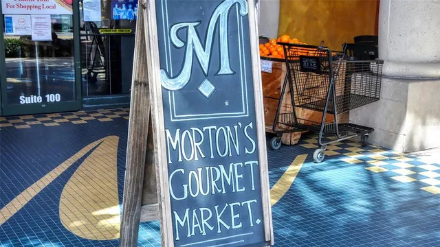 $2,195,000 | 1695 Hyde Park Street, Sarasota, FL 34239