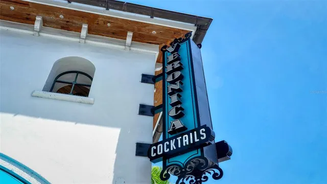 $2,195,000 | 1695 Hyde Park Street, Sarasota, FL 34239