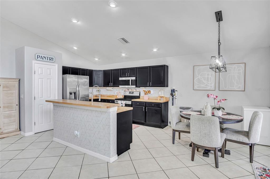 8335 Adele Road Lakeland, FL 33810 - Photo 7 of 30